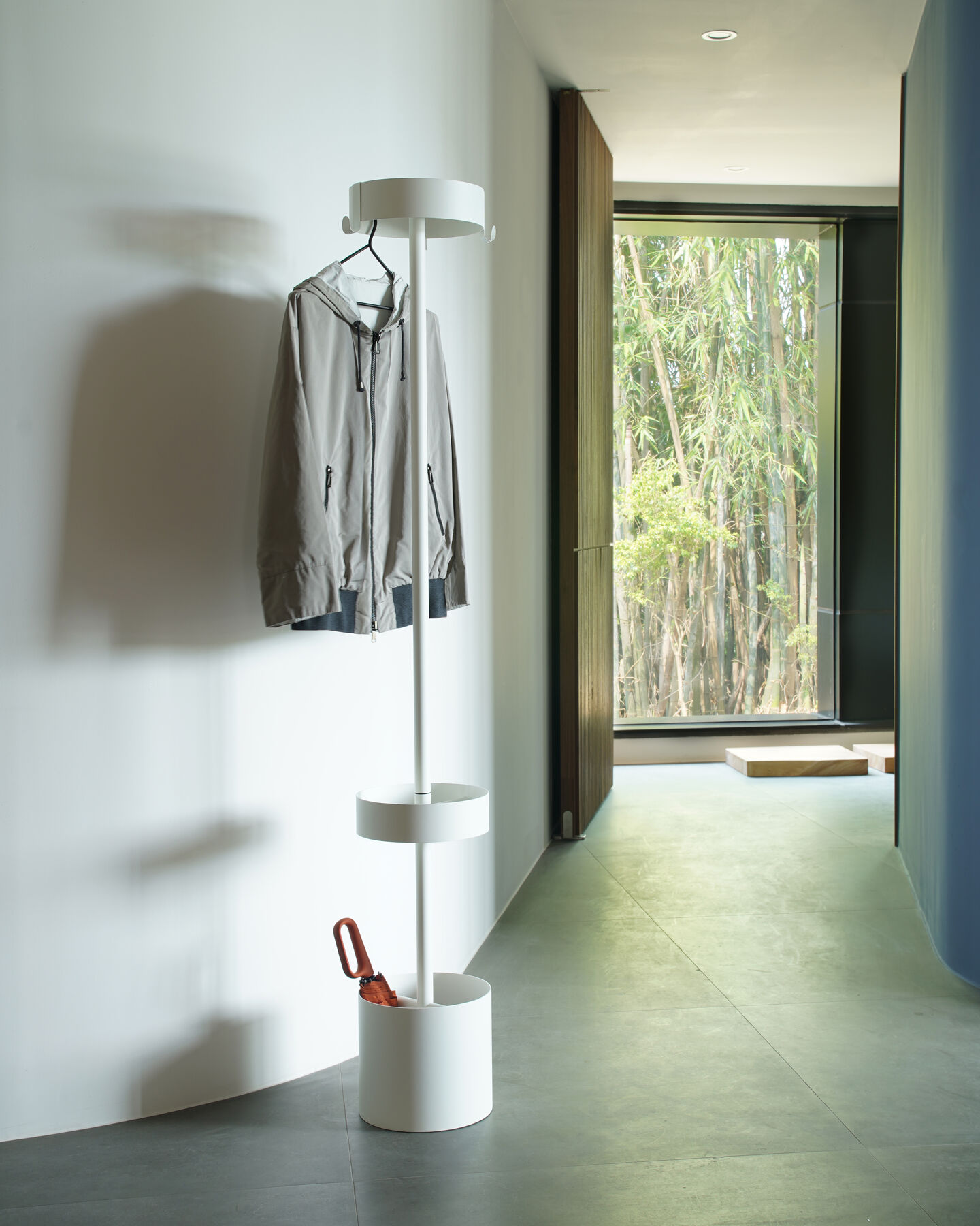 Oolo coat stand in white by Stephan Hürlemann