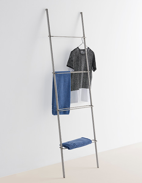 Step lean on towl holder