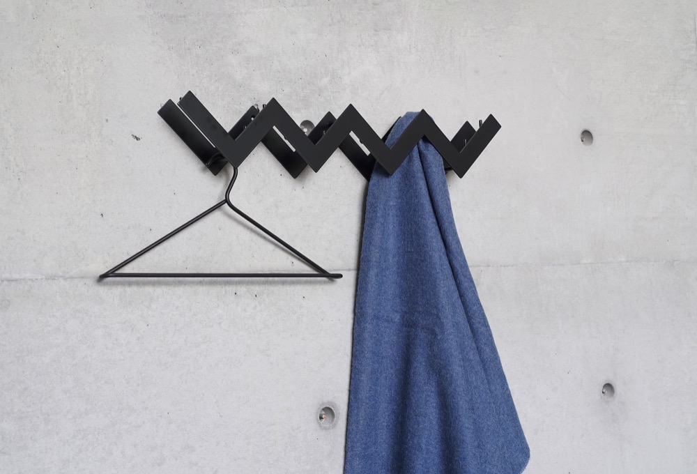 Ziggy Wandgarderobe in Schwarz mit Kleiderb&uuml;gel